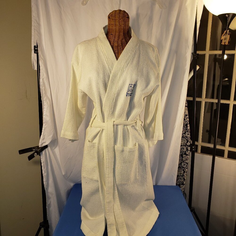 Azul Beach Resort Riviera Cancun Waffle Shawl Collar Robe, White, Size L/XL